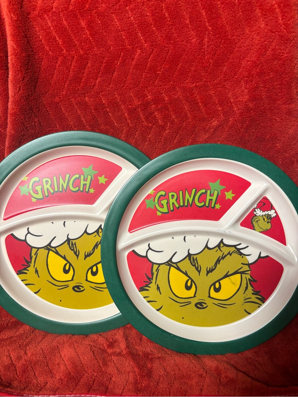 Bioworld Grinch Green Red White Divided Dinner Plates (Set of 2)
